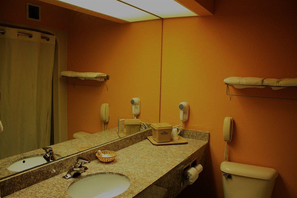 Super 8 By Wyndham Somerset Extérieur photo
