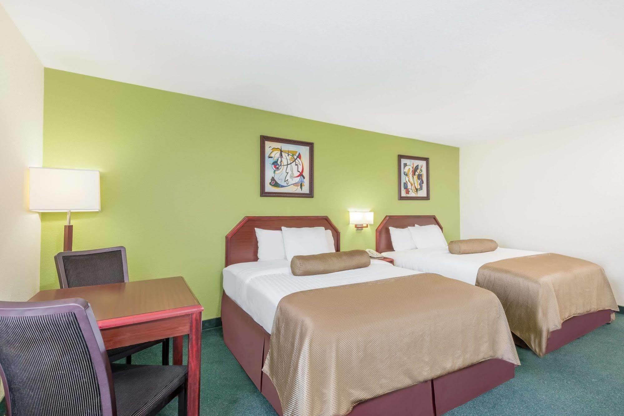 Super 8 By Wyndham Somerset Extérieur photo