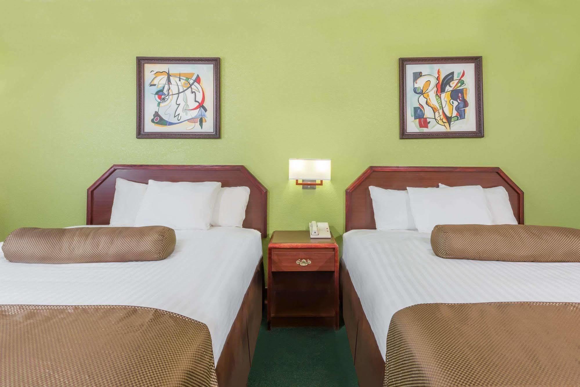 Super 8 By Wyndham Somerset Extérieur photo